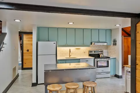 Kitchen - 57377 Overlook Rd, Sunriver, OR 97707 photo 2 of 4