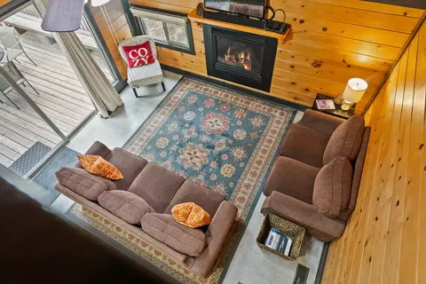 Living - 57377 Overlook Rd, Sunriver, OR 97707 photo 7 of 9