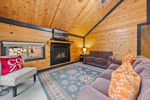 Living - 57377 Overlook Rd, Sunriver, OR 97707 photo 4 of 9