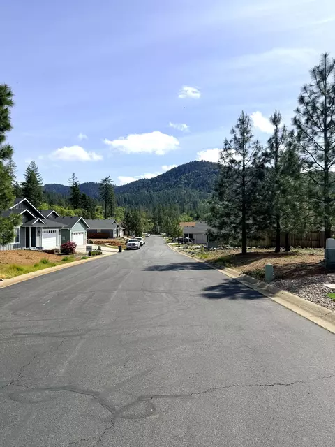 View/Area - 340 Cedar Ridge Dr, Cave Junction, OR 97523 photo 1 of 2