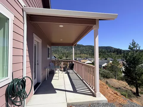 Exterior - 340 Cedar Ridge Dr, Cave Junction, OR 97523 photo 5 of 8