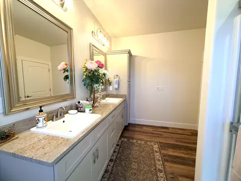 Bath - 340 Cedar Ridge Dr, Cave Junction, OR 97523 photo 3 of 6