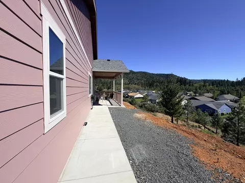 Exterior - 340 Cedar Ridge Dr, Cave Junction, OR 97523 photo 4 of 8