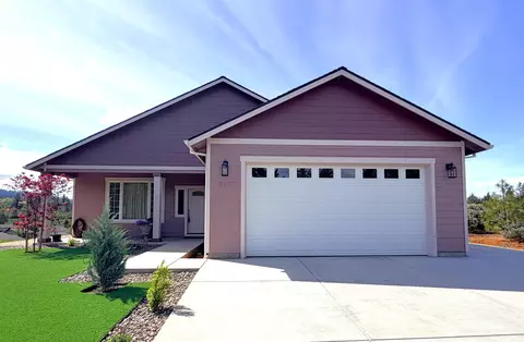 Exterior - 340 Cedar Ridge Dr, Cave Junction, OR 97523 photo 2 of 8