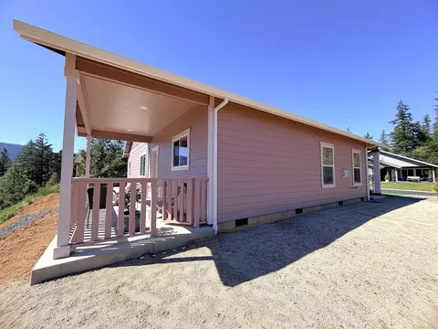 Exterior - 340 Cedar Ridge Dr, Cave Junction, OR 97523 photo 6 of 8