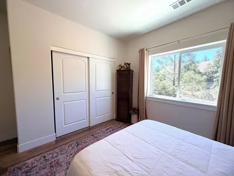 Bedroom - 340 Cedar Ridge Dr, Cave Junction, OR 97523 photo 5 of 6