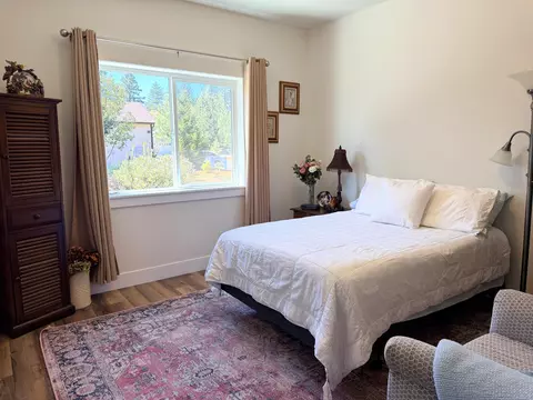 Bedroom - 340 Cedar Ridge Dr, Cave Junction, OR 97523 photo 4 of 6