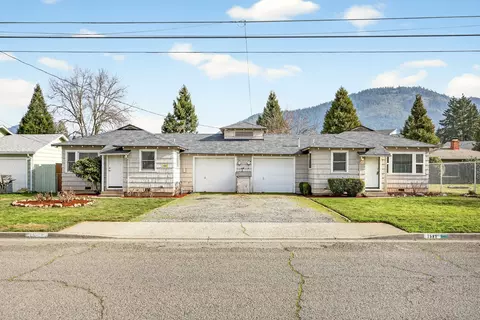1595 Cloverlawn Dr, Grants Pass, OR 97527