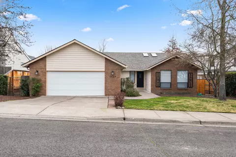 2660 Wilkshire Dr, Medford, OR 97504