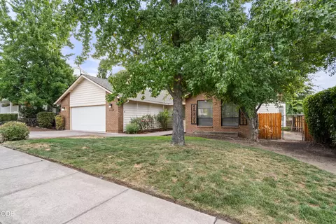 2660 Wilkshire Dr, Medford, OR 97504