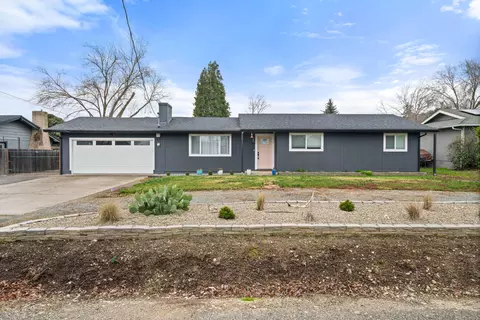 2011 Archer Dr, Medford, OR 97501