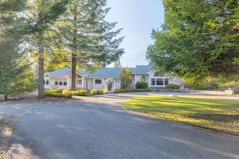 353 Hixson Dr, Grants Pass, OR 97526