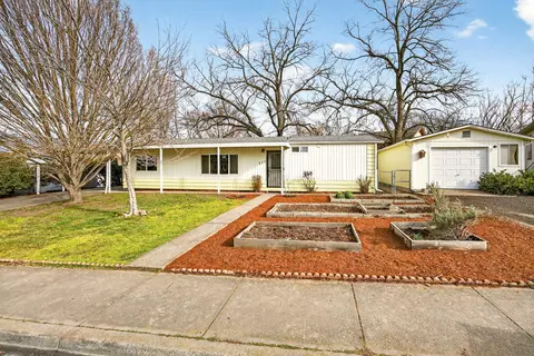 340 Taylor Ave, Talent, OR 97540