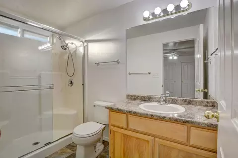 Bath - 417 Crystal Dr, Eagle Point, OR 97524 photo 1 of 2