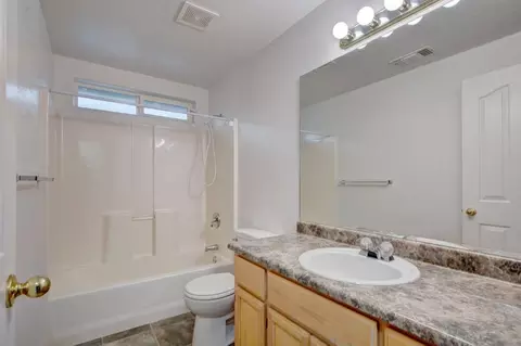 Bath - 417 Crystal Dr, Eagle Point, OR 97524 photo 2 of 2
