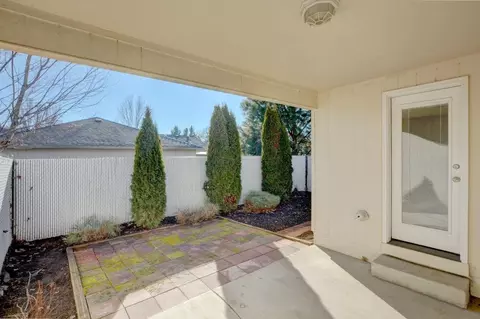 Exterior - 417 Crystal Dr, Eagle Point, OR 97524 photo 3 of 9