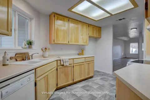 Kitchen - 417 Crystal Dr, Eagle Point, OR 97524 photo 4 of 4