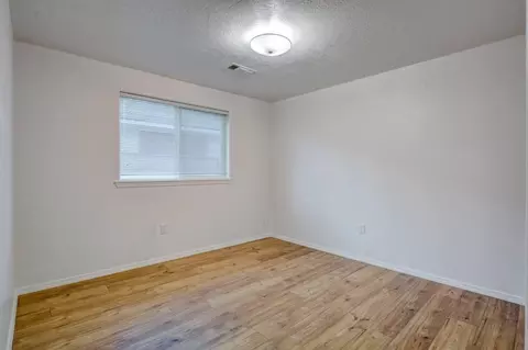 Bedroom - 417 Crystal Dr, Eagle Point, OR 97524 photo 1 of 1