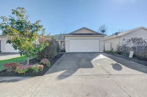 417 Crystal Dr, Eagle Point, OR 97524