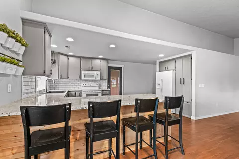Kitchen - 388 Crystal Dr, Eagle Point, OR 97524 photo 1 of 6