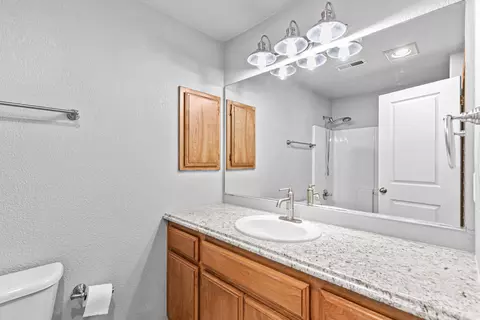 Bath - 388 Crystal Dr, Eagle Point, OR 97524 photo 1 of 4