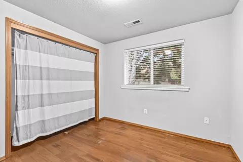 Bedroom - 388 Crystal Dr, Eagle Point, OR 97524 photo 3 of 5