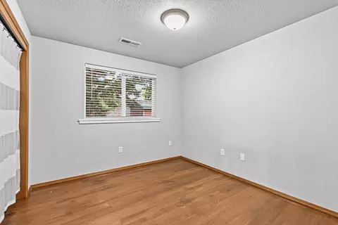 Bedroom - 388 Crystal Dr, Eagle Point, OR 97524 photo 4 of 5