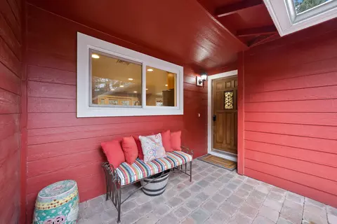 Exterior - 20380 Tailblock Rd, Bend, OR 97702 photo 2 of 9