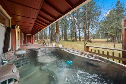Exterior - 20380 Tailblock Rd, Bend, OR 97702 photo 5 of 9