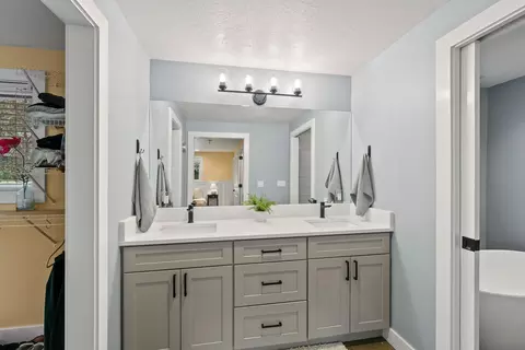 Bath - 20380 Tailblock Rd, Bend, OR 97702 photo 1 of 5