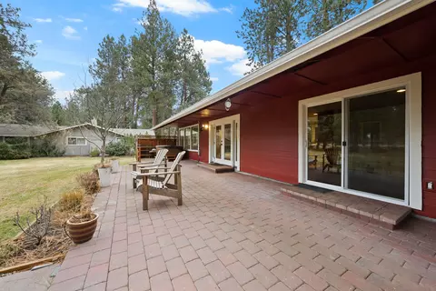 Exterior - 20380 Tailblock Rd, Bend, OR 97702 photo 4 of 9