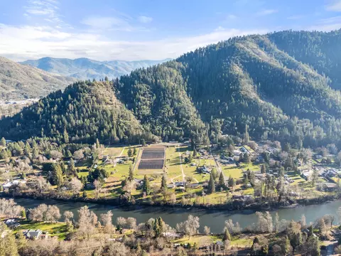 8401 Rogue River Hwy, Rogue River, OR 97537