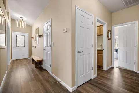 Entry Way - 301 SE Springer Ct, Bend, OR 97702 photo 2 of 4