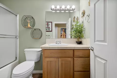 Bath - 301 SE Springer Ct, Bend, OR 97702 photo 1 of 3