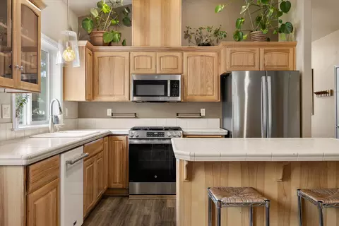 Kitchen - 301 SE Springer Ct, Bend, OR 97702 photo 1 of 2