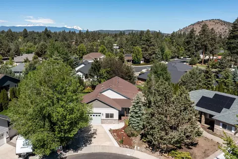 View/Area - 301 SE Springer Ct, Bend, OR 97702 photo 2 of 6
