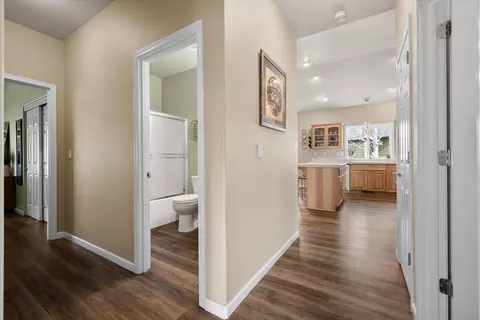 Entry Way - 301 SE Springer Ct, Bend, OR 97702 photo 4 of 4