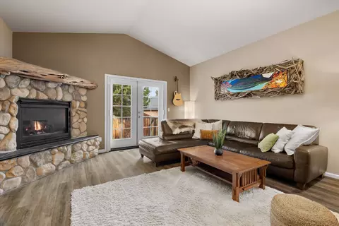 Living - 301 SE Springer Ct, Bend, OR 97702 photo 1 of 4