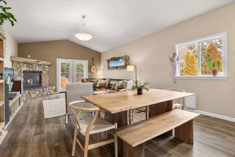 Dining - 301 SE Springer Ct, Bend, OR 97702 photo 1 of 1