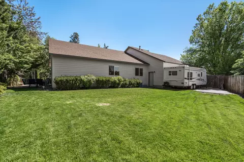 Exterior - 301 SE Springer Ct, Bend, OR 97702 photo 4 of 9