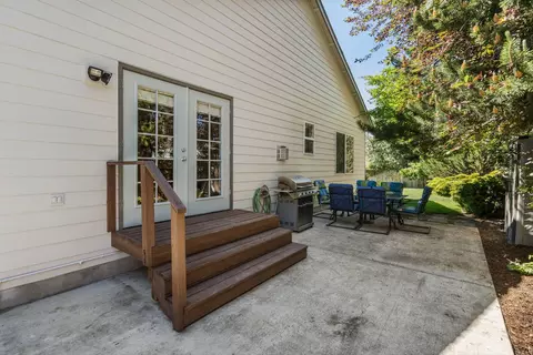 Exterior - 301 SE Springer Ct, Bend, OR 97702 photo 7 of 9