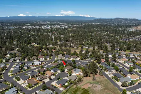 View/Area - 301 SE Springer Ct, Bend, OR 97702 photo 5 of 6