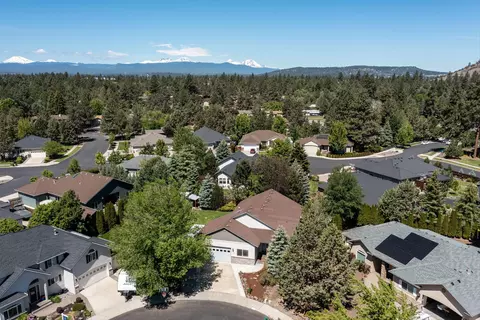 View/Area - 301 SE Springer Ct, Bend, OR 97702 photo 1 of 6