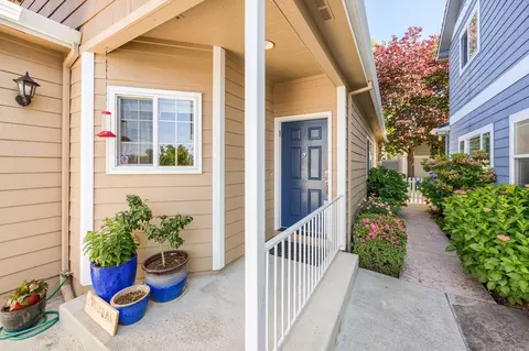 2096 Creek Dr, Ashland, OR 97520