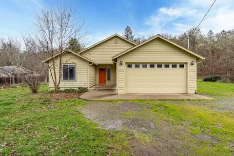 1910 Carton Way, Grants Pass, OR 97526