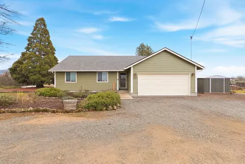 6937 Lakeview Dr, Central Point, OR 97502