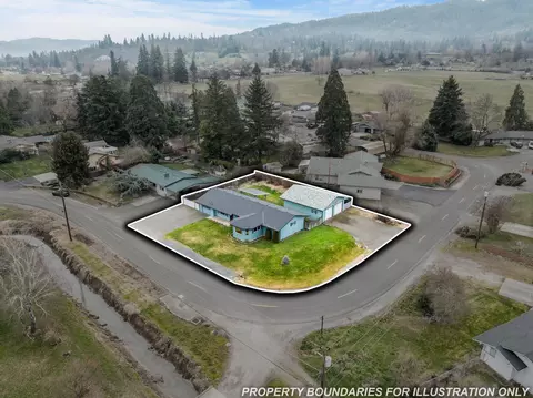 3371 Freeland Rd, Central Point, OR 97502