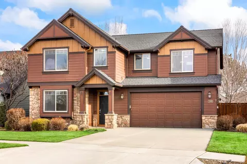 388 NW 29th St, Redmond, OR 97756