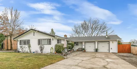 1537 Yucca St, Medford, OR 97504