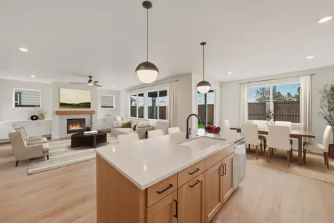 Kitchen - 3915 NE Oakside Lp, Bend, OR 97701 photo 1 of 2